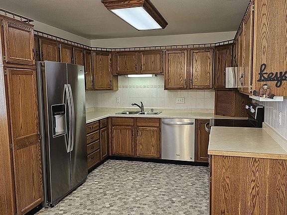 3rd image of 800 S Park Ave APT 1F