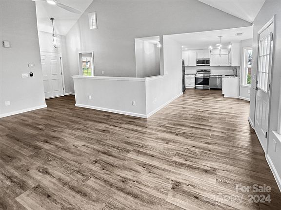 3rd image of 2553 Terra Dr
