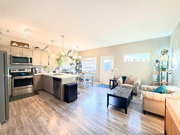 2nd image of 112 S Mackenzie Ranch Way