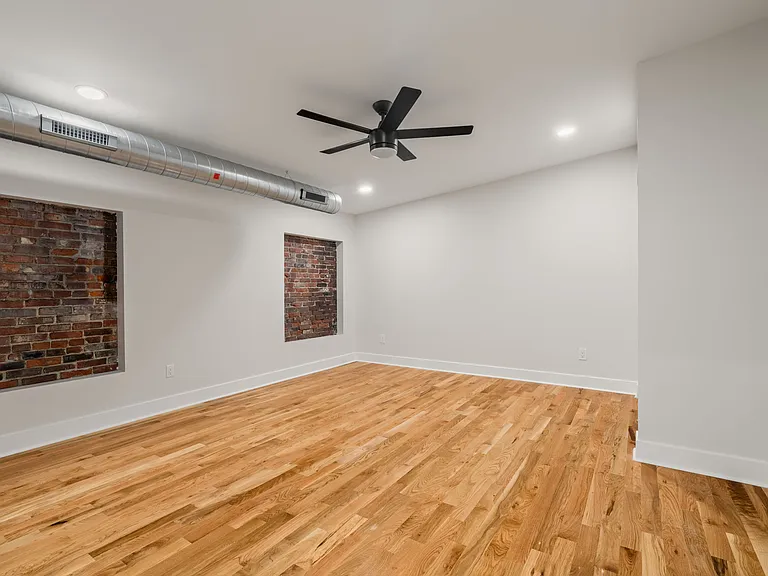 1629 E Eyre St — Photo 28