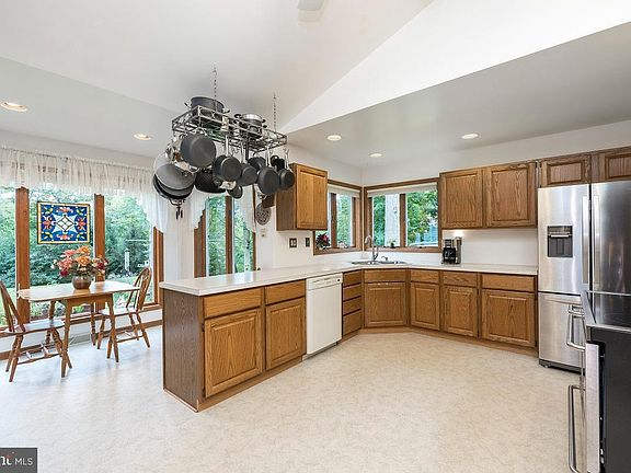 5th image of 31 Highland Dr