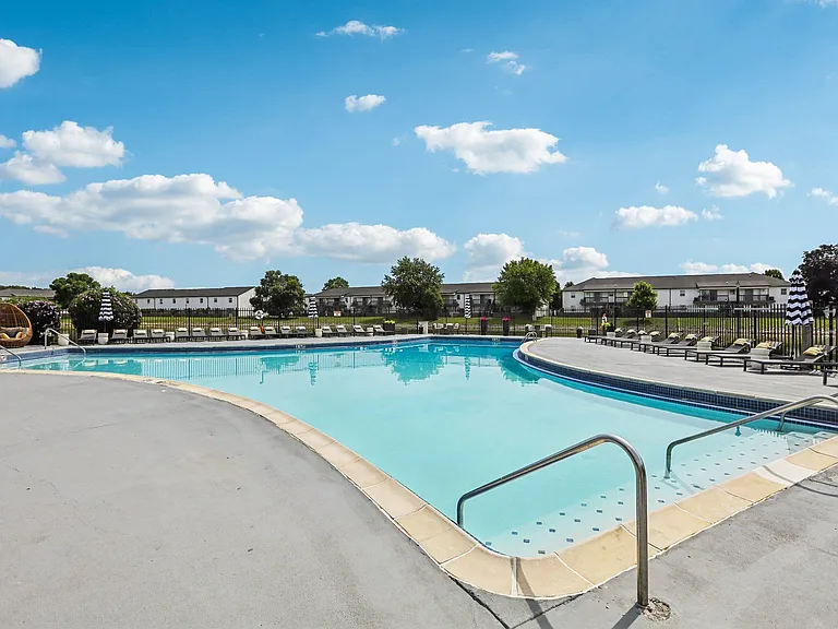 Lake Castleton Apartments — Photo 33