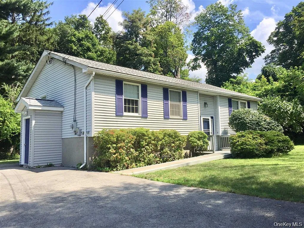 3 bed, 2.0 bath, 2078 sqft, $3,600 — Photo 1