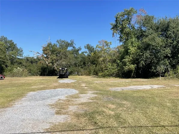 1026 Gulf Ln, Sulphur, LA 70663