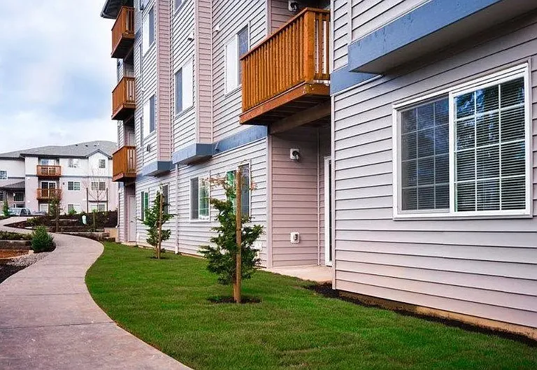 Taylor Creek Apartments — Photo 9