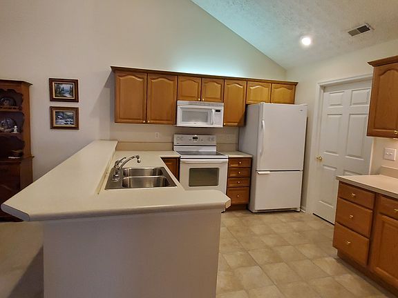 3rd image of 93 Villamere Dr