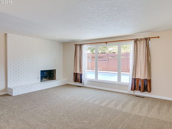 4th image of 15044 SE Brightwood Ave