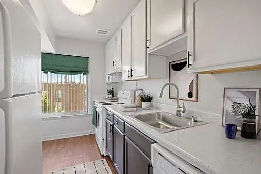 Washington Apartments — Photo 2