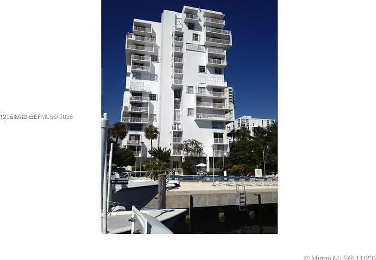 150 SE 25th Rd #2K — Photo 1