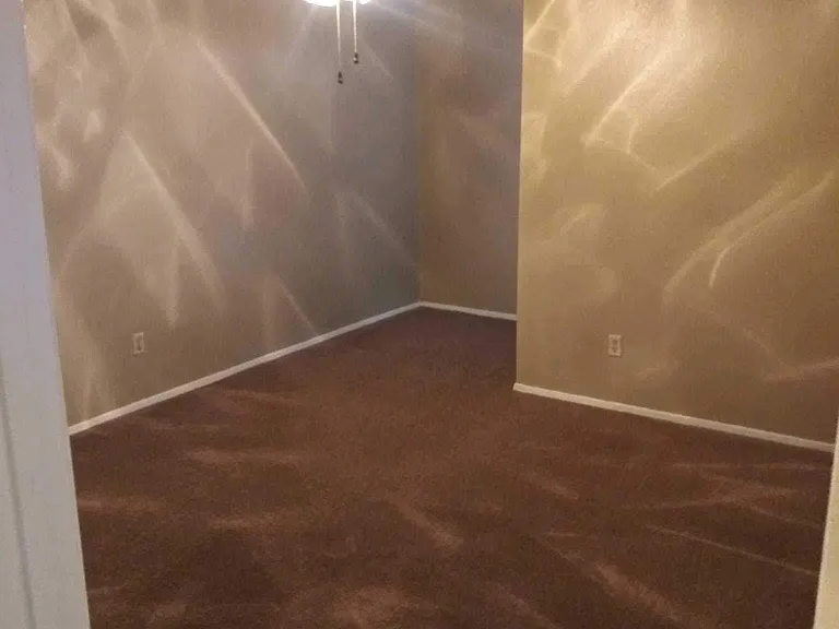 Peachtree Apartments — Photo 32