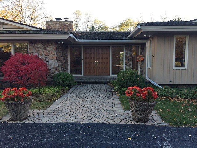 2nd image of 61 Baybrook Ln