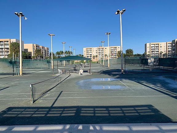 3rd image of 2820 Tennis Club Dr APT 301