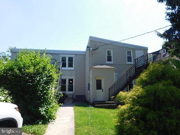 5th image of 844 Centre Ave
