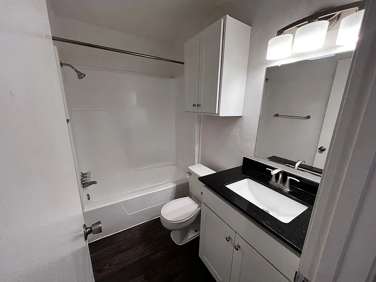Brazos Point Apartments — Photo 21