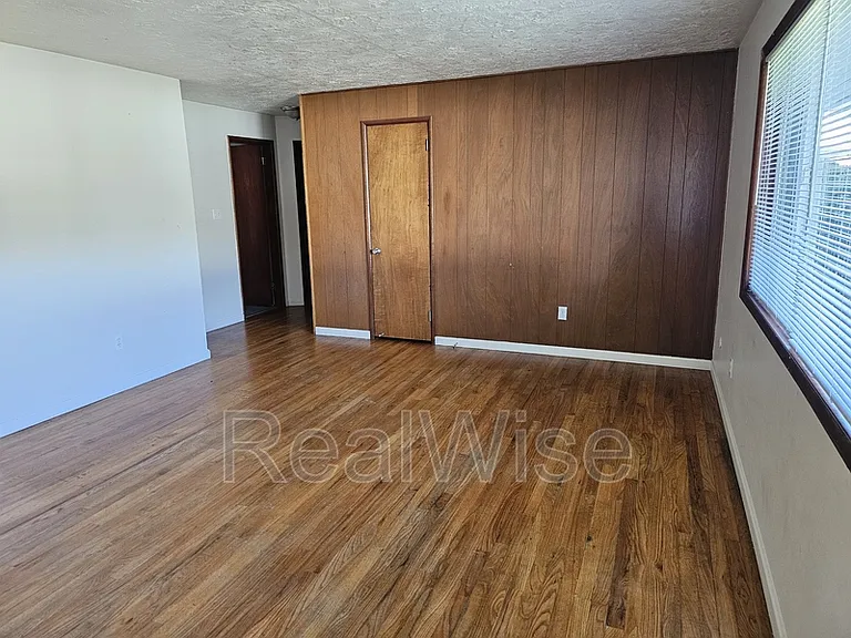 626 NE Anderson St — Photo 3