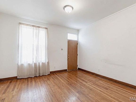 3rd image of 4431 Virginia Ave