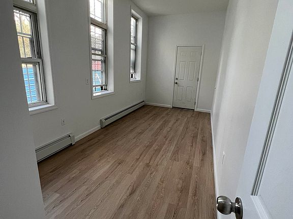 5th image of 14 Arion Pl #4