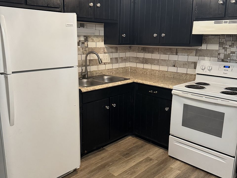 1st image of 210 Kenbrook Dr #4
