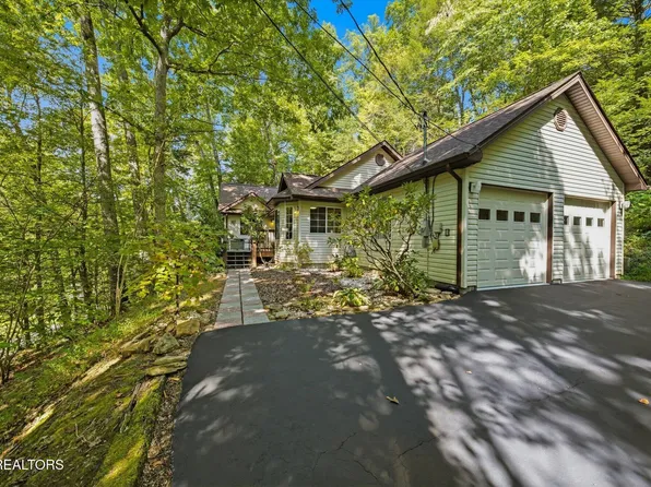688 Ownby Dr, Gatlinburg, TN 37738