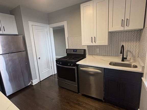 4th image of 2834 N Lockwood Ave #3C