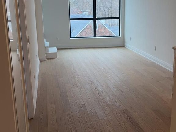 4th image of 505 Glencairn Ave #217