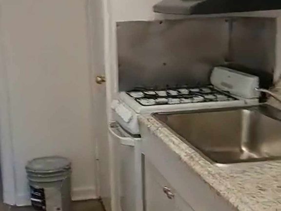 5th image of 1210 Crawford Pkwy #1