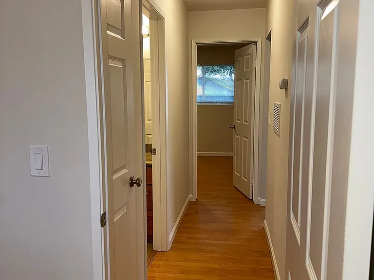 900 Alvarez Ave — Photo 43