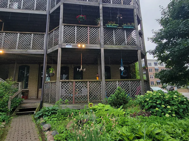 326 E 18th St — Photo 18