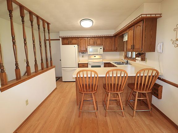 3rd image of 1528 Royal Oaks Dr