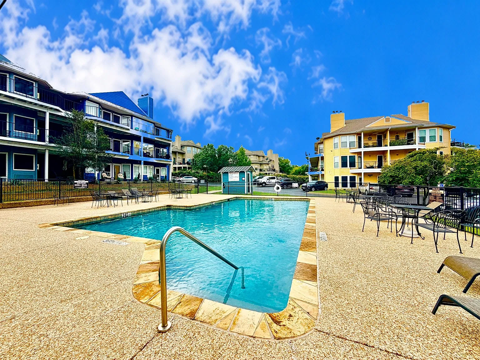 2 bed, 957 sqft, $1,599 — Photo 2