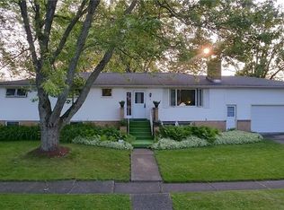 4 Villa Maria Rd, West Seneca, NY 14224