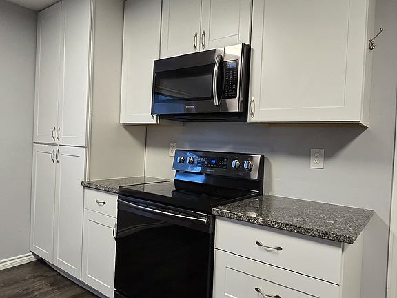 4th image of 901 Marilyn Dr