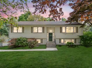 640 Cutspring Rd, Stratford, CT 06614