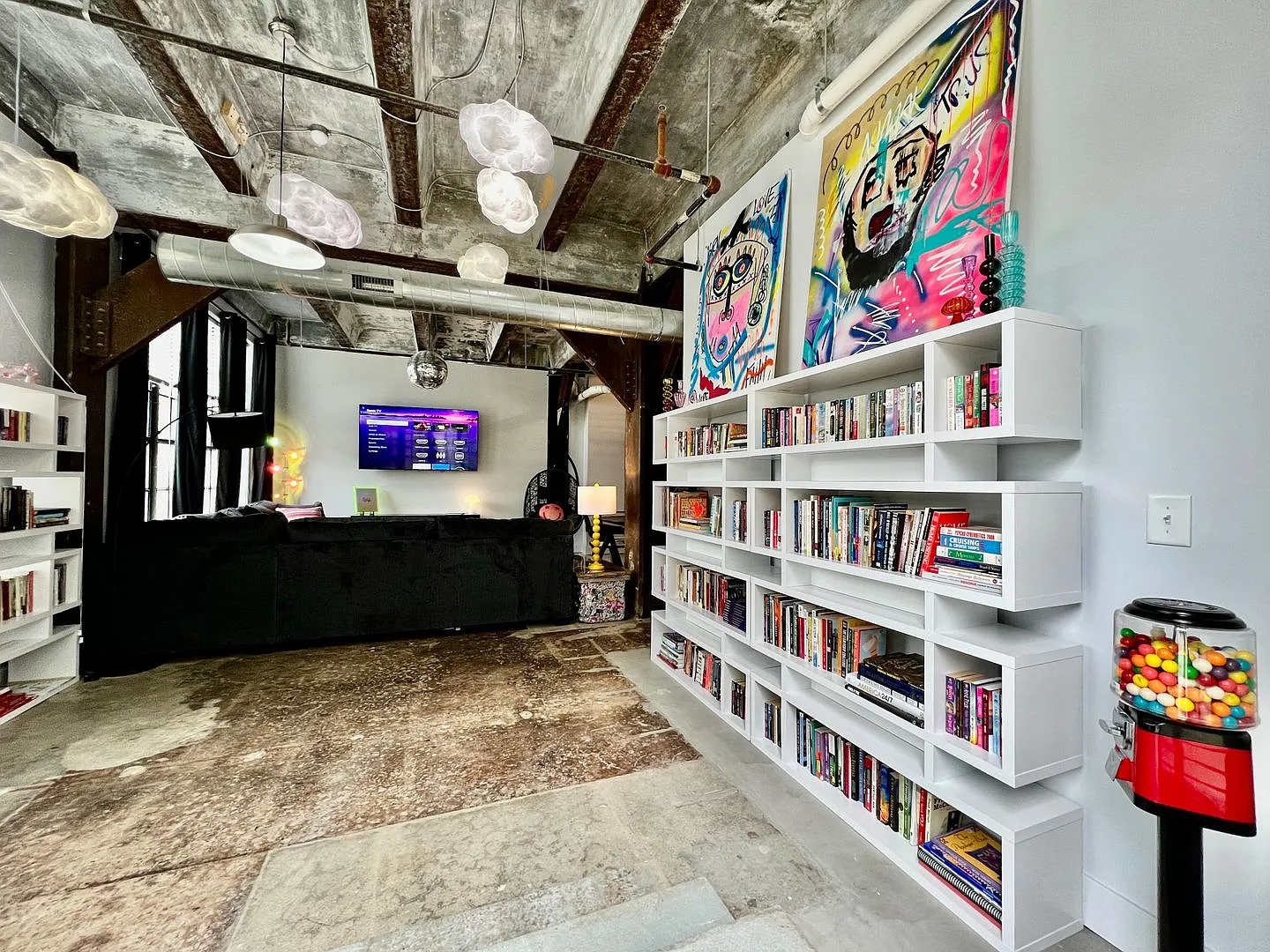 Swanky, Funky, Groovy, loft space Cincinnati, Ohio — Photo 4