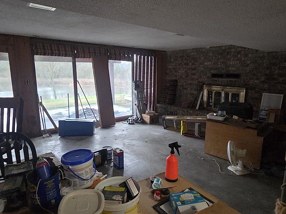 4th image of 939 E 1264th Rd