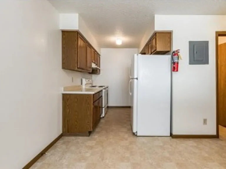 Dodge Street Apartments — Photo 6