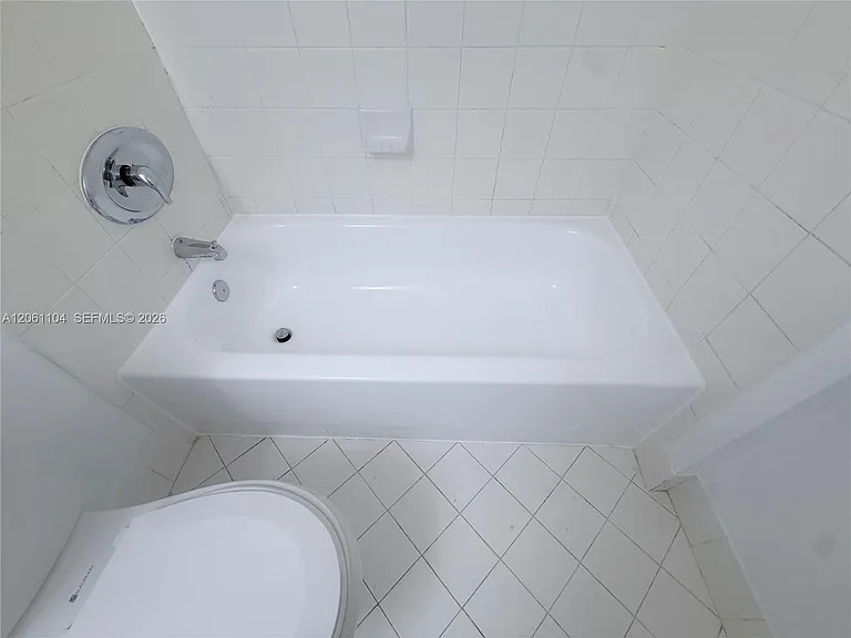 995 NE 34th Ave #101 — Photo 13