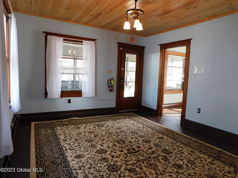 4th image of 32 Circle Avenue