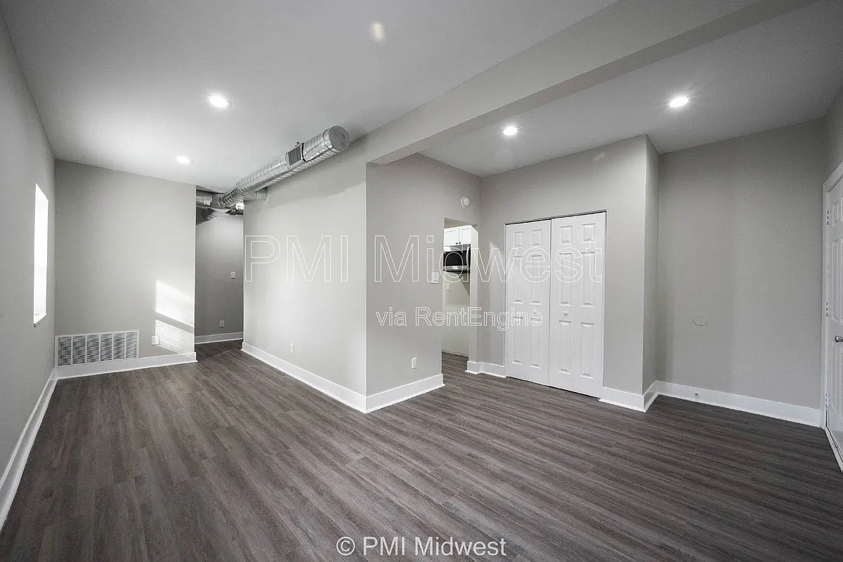 Building Photo - 2060 N Delaware St #3