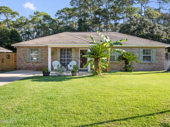 1236 Spruce St, Ocean Springs, MS 39564