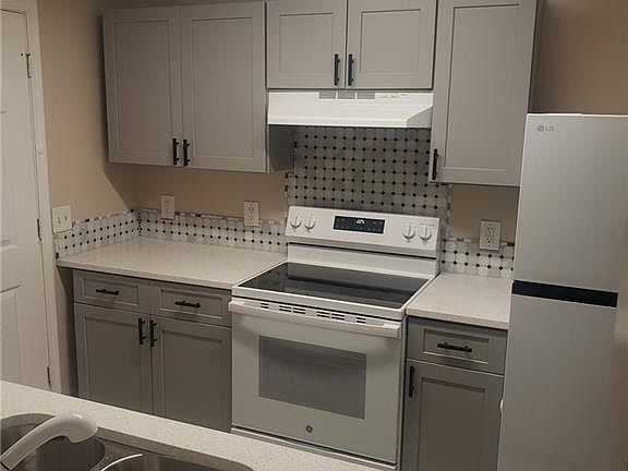 2nd image of 7101 Fairington Ridge Cir