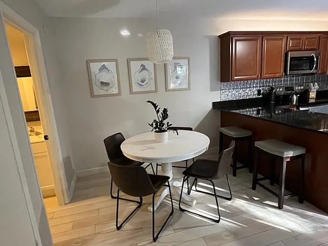 365 S Waverly Pl #3C — Photo 6