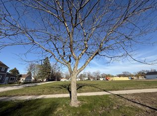 412 N Gaylord Ave, Ludington, MI 49431