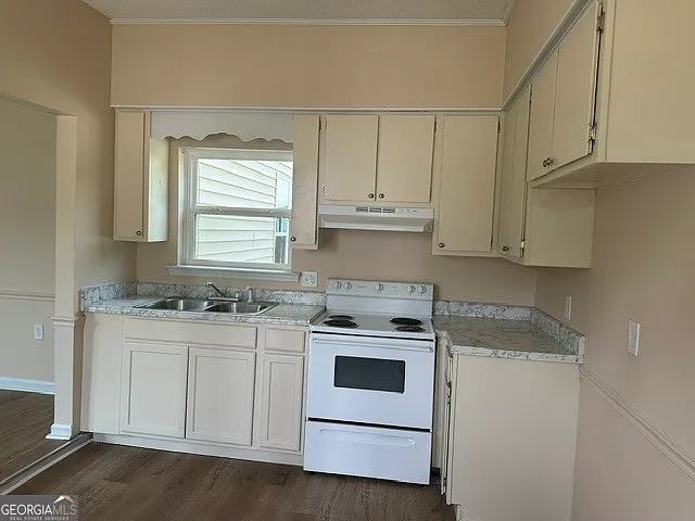 102 W Inman St #1 — Photo 2