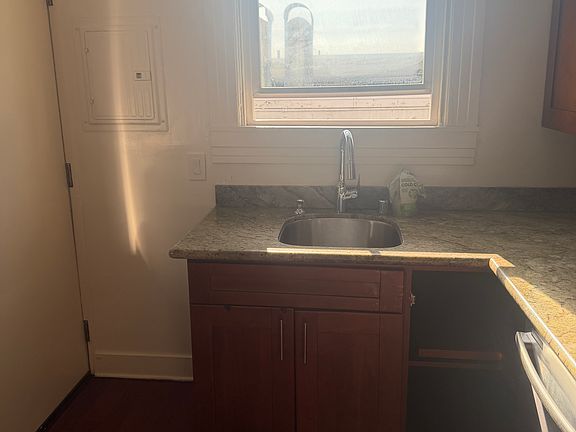 2nd image of 362 Pierce St #E