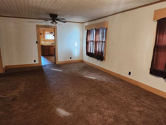 4th image of 501 SW Hillside Rd