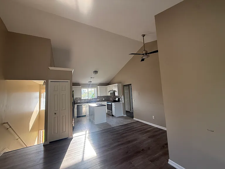 Lakepointe Dr — Photo 15