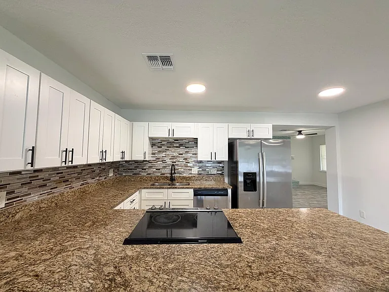 111 Joanne Ct — Photo 6