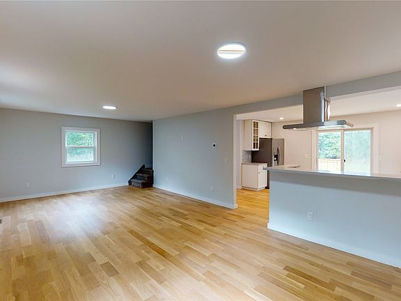 5th image of 305 Wavecrest Dr