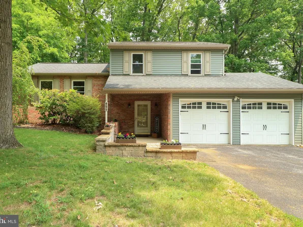 449 Canterbury Dr, State College, PA 16803